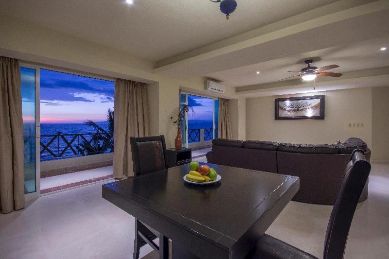 Blue Chairs Beachfront Resort Puerto Vallarta - Adults Only الغرفة الصورة