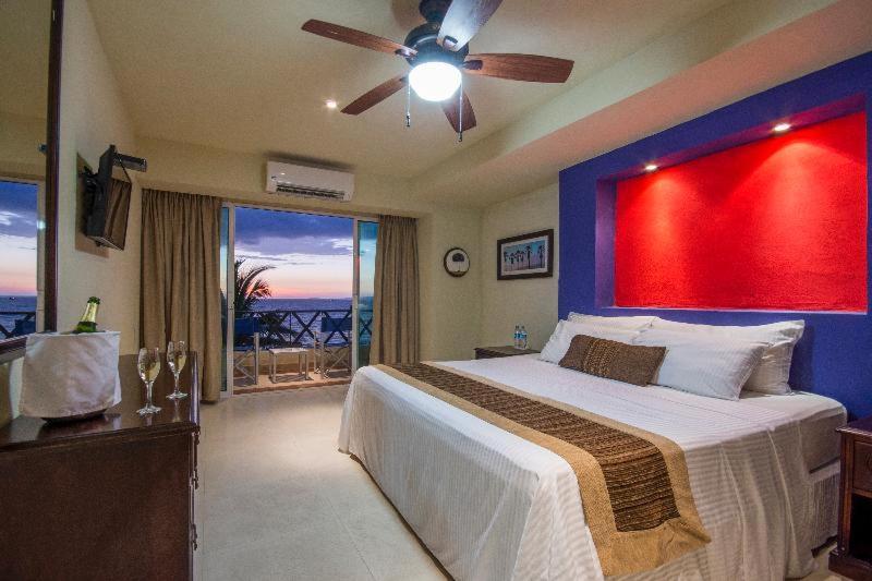 Blue Chairs Beachfront Resort Puerto Vallarta - Adults Only الغرفة الصورة